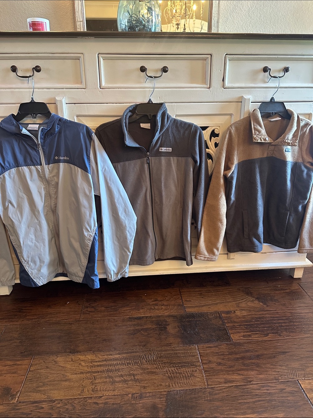 Columbia Men's Light Gray and Navy Lightweight Jacket